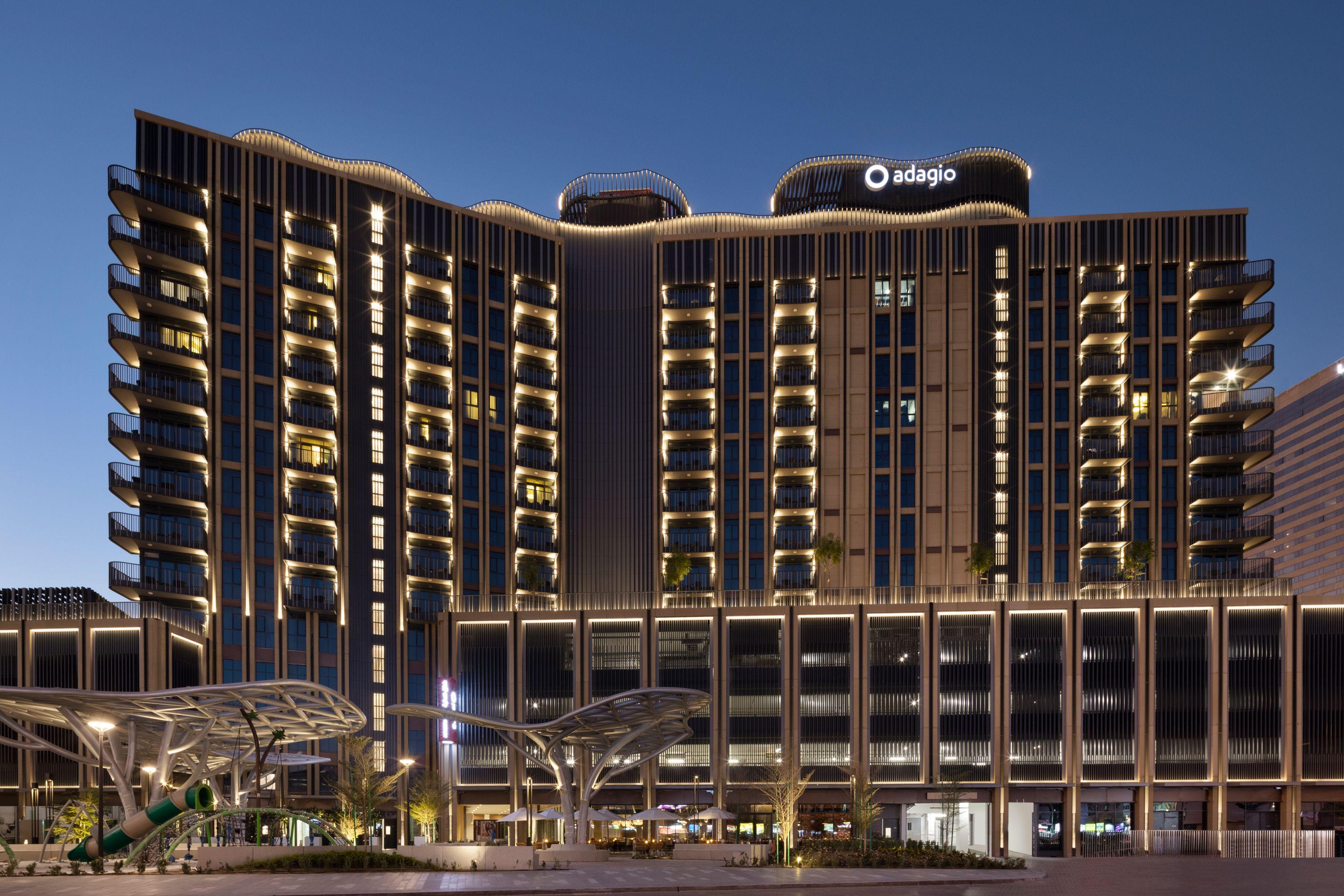 Deira dubai отзывы. Deira Дубай. На отелей Дубай Дейра. Adagio отель Дубай. Mercure Dubai Deira.